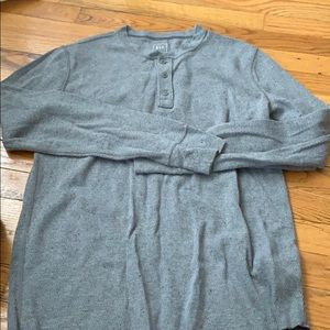 Men’s Gap long sleeve